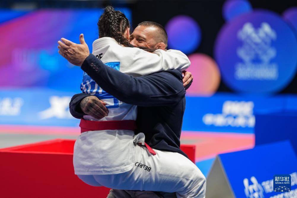 夺冠, 新华网, https