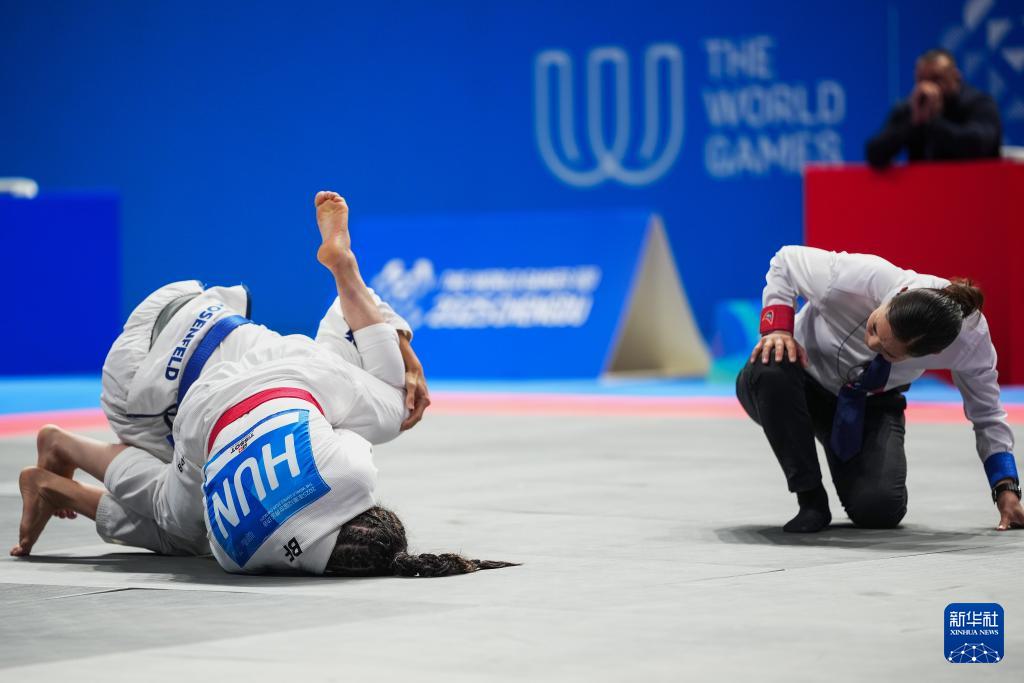 amp, 级金牌赛中, 夺冠