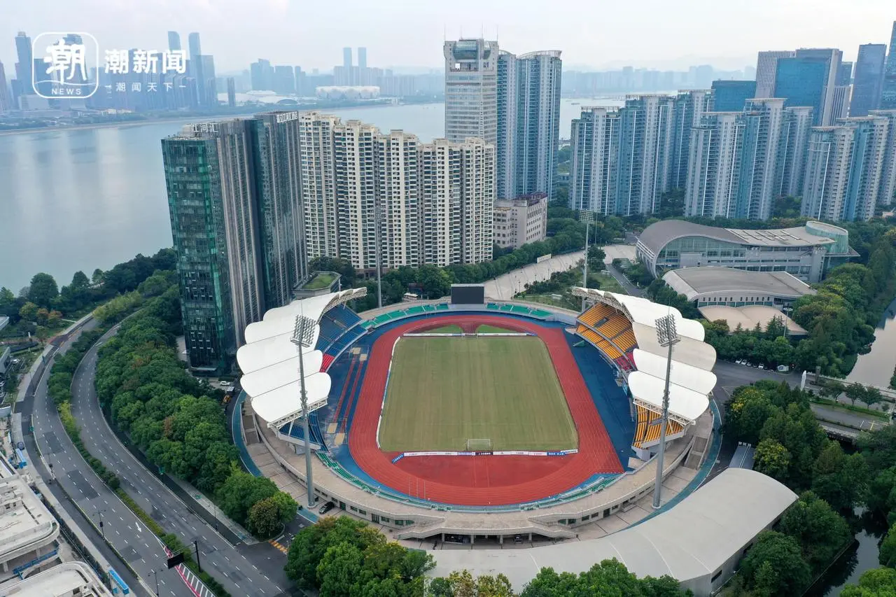 育场馆公益, entit, 余所学校提